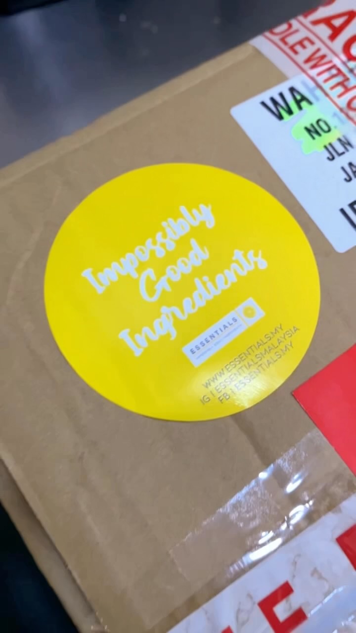 Packing orders for our customers today! 📦 🥜 

From baking ingredients to nuts, chocolates and pantry essentials — we pack with care so your business gets what it needs, ready for production. 

Whether you’re a bakery, cafe, restaurant or home baker, we’ve got your ingredients covered. 

#essentialsMY #foodservice #malaysia #macadamia